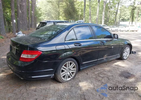 2008 Mercedes-Benz C 300 Luxury/Sport z USA, uszkodzony, nr VIN WDDGF54X78R016355